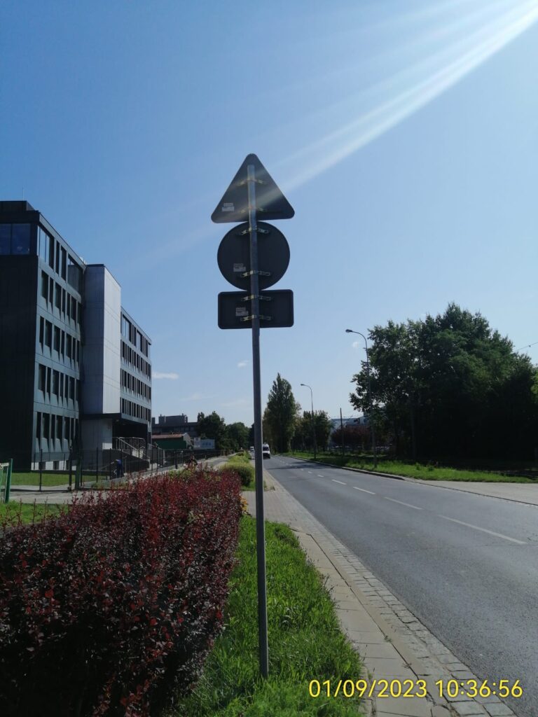 Kwidzyńska 5 - doznakowanie (4) Kwidzyńska 5 – doznakowanie (4)